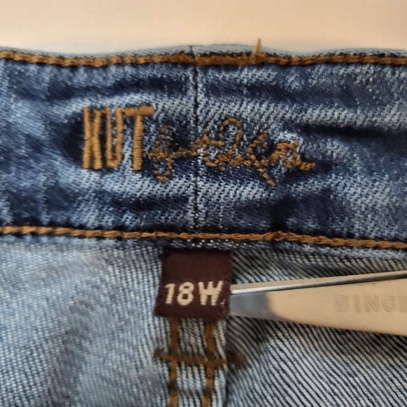 Kut From The Kloth Womens Jeans Uma Boyfriend Style Distressed Frayed Hem Sz 18W - Picture 5 of 7